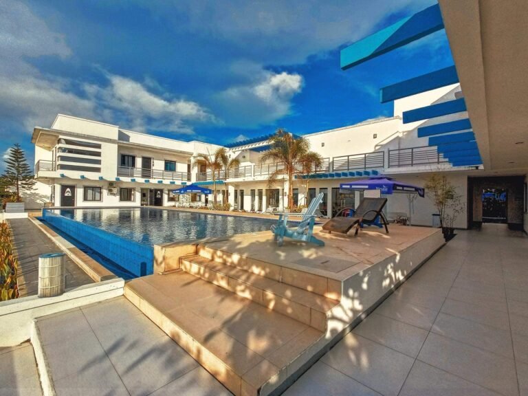 Infinity pool and hotel